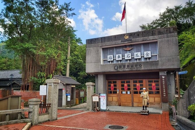 Taipei's Old Gold Rush Town: Jiufen Guided Night Tour - Getting to Jiufen from Taipei without stress, and why the meeting point matters