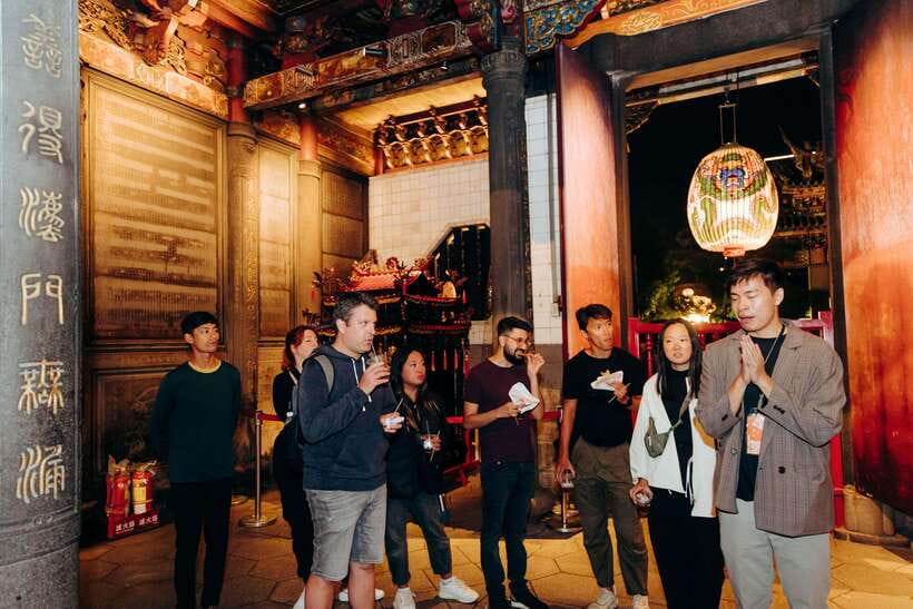 Taipei's Origin & Longshan Temple - Taiwan Cultural Tour - Key things you’ll notice right away
