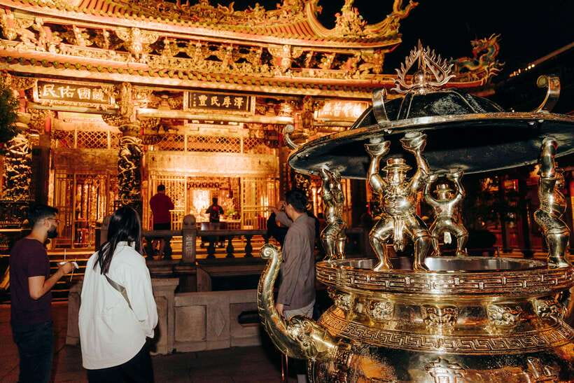 Taipei's Origin & Longshan Temple - Taiwan Cultural Tour - Entering the world of over 100 folk gods