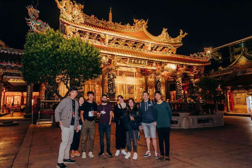 Taipei's Origin & Longshan Temple - Taiwan Cultural Tour - What you’ll do with moonstones (and why it’s part of the point)