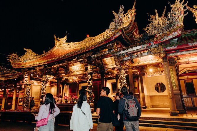 Taipei's Origin & Longshan Temple - Taiwan Cultural Walking Tour - Longshan Temple at 5:00 pm, why it works