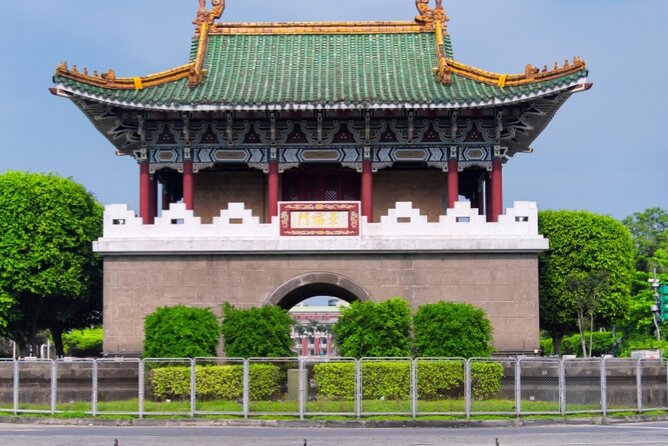 Taipei Scavenger Hunt and Sights Self-Guided Tour - Chiang Kai-shek Memorial Hall Sets the Tone for Your Hunt