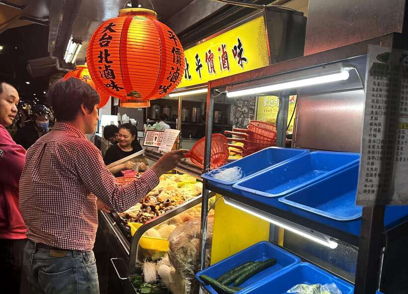 Taipei: Street Food & Hidden Eats Night Market Food Tour - Taipei University district stop: late-night meals with real student energy