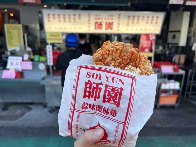 Taipei: Street Food & Hidden Eats Night Market Food Tour - The scallion pancake moment: the flaky, eggy street-side classic