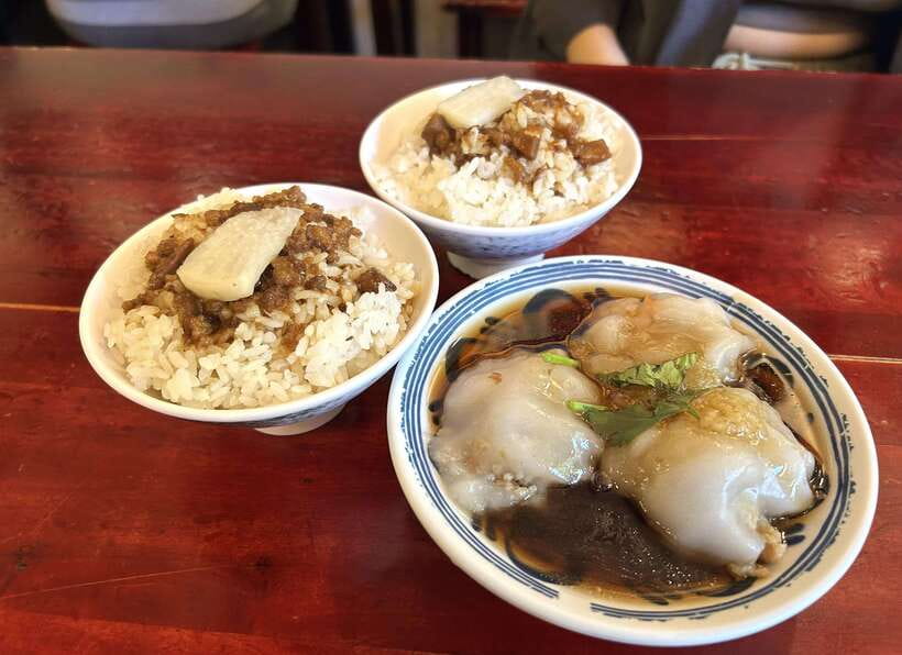 Taipei: Street Food & Hidden Eats Night Market Food Tour - Meeting point, timing, and how to show up ready