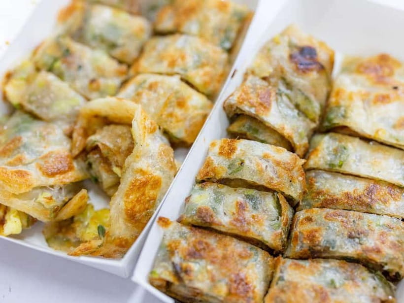 Taipei: Taiwan Traditional Breakfast & Market & Tea Tasting - Dihua Street and the end at 旺萊山, a natural tea-focused finish