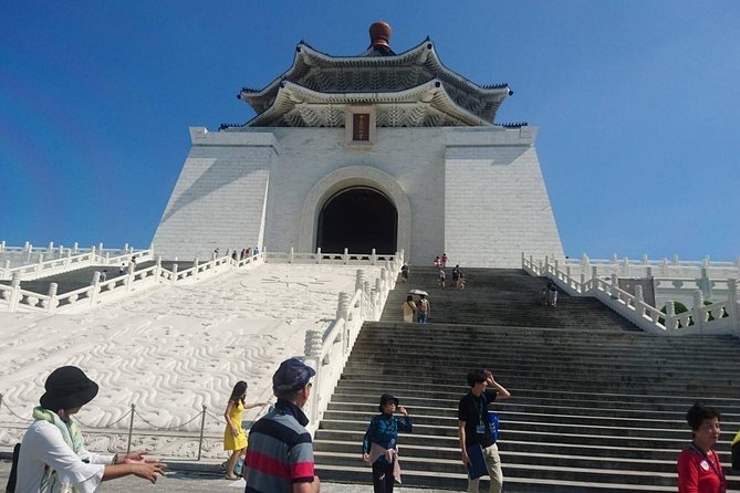 Taipei Taster: Layover Escapes in 4-Hour Private Tour - Huaxi Street Night Market: how to eat well in 60 minutes