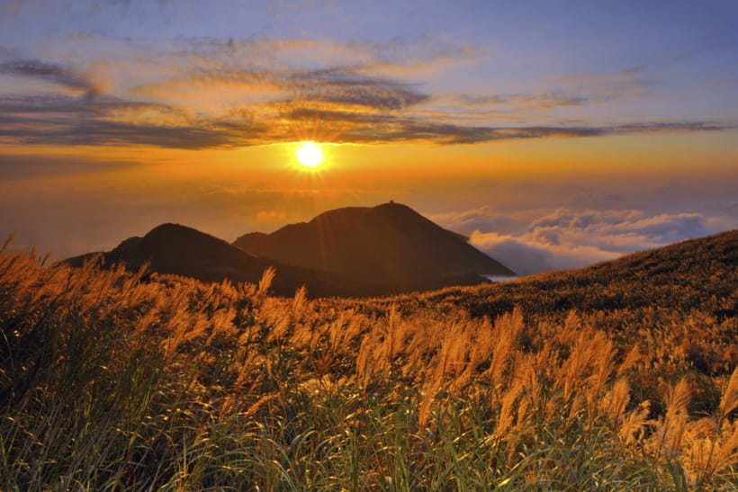 Taipei: Yangmingshan, Shifen, Jiufen & Yehliu Private Tour - Shifen Waterfall: the calm forest walk to end the day