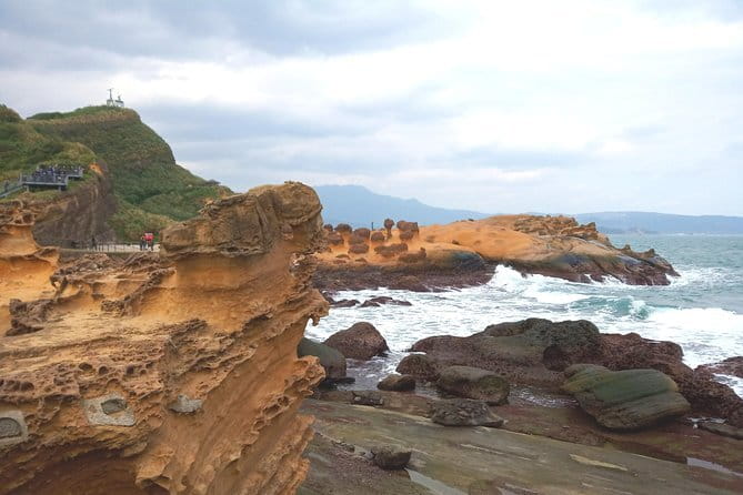 Taiwan TST : Private Tour Taipei, Yangmingshan, Beitou, Tamsui - Fort San Domingo: Short Stop, Big View Reward