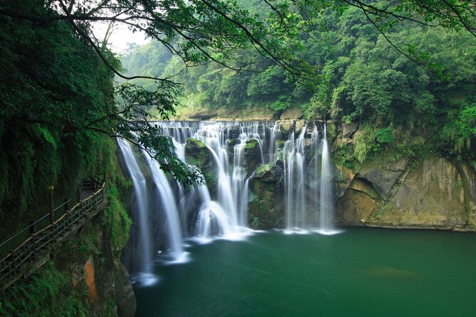 Taiwan TST: Private Tour Taipei Yehliu, Chaojing, Shifen, Jiufen - Stop 4: Shifen Waterfall, crowds, and the no-swim rule