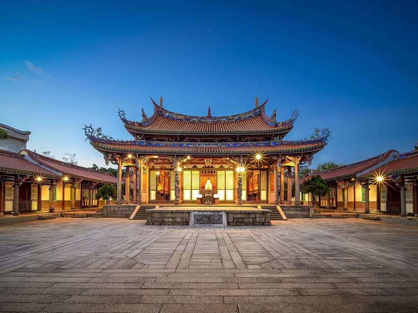 Taoyuan Airport: Layover Taipei City Tour - Private, air-conditioned transport plus a bilingual driver-guide
