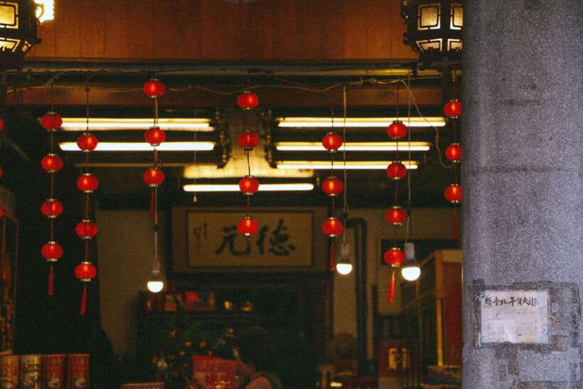 Vintage Taipei - Best of Taiwan and Sunset Walking Tour - Da Dao Cheng district: old streets that locals keep for themselves