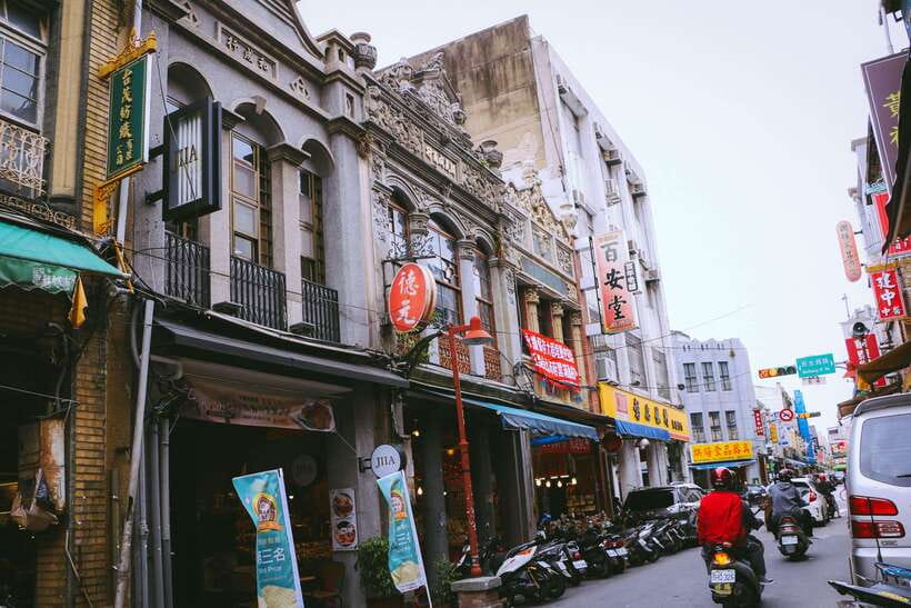 Vintage Taipei - Best of Taiwan and Sunset Walking Tour - The Chinese Herbal and Dry Products Market: what you will actually see