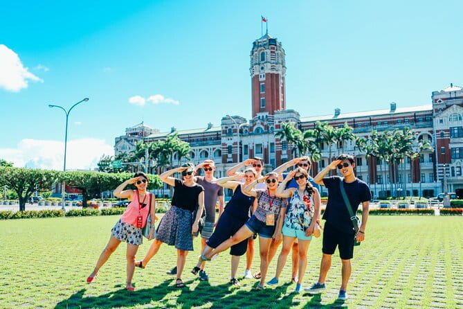Vintage Taipei - Best of Taiwan & Sunset Walking Tour (Tip-based) - Sunset by the river dock: honey lager and the end-of-walk payoff