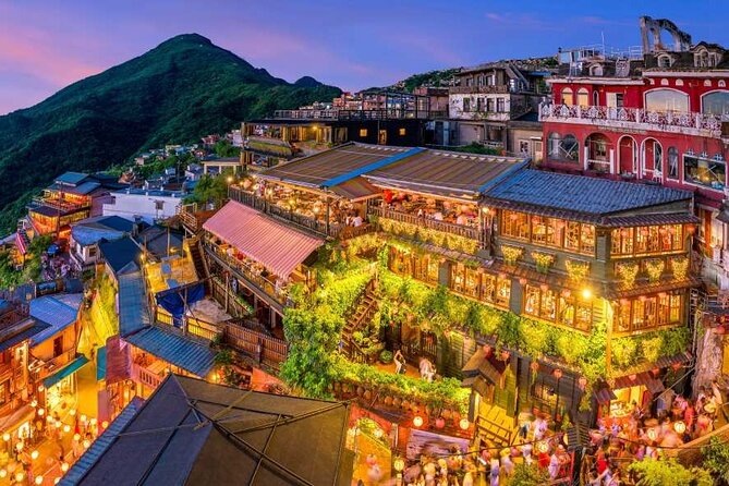 Yehliu, Jiufen & Shifen Taiwans North Coast Day / Night Tour - Yehliu Geopark: Queen’s Head and Sea Candles in real time